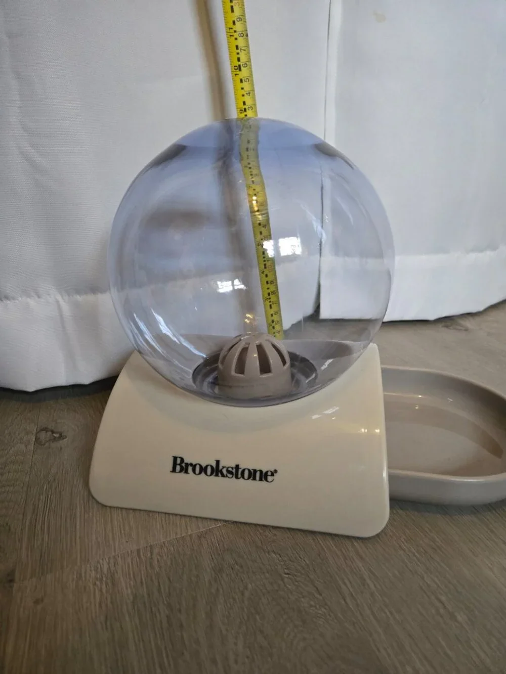 NWT - Gravity pet water dispenser